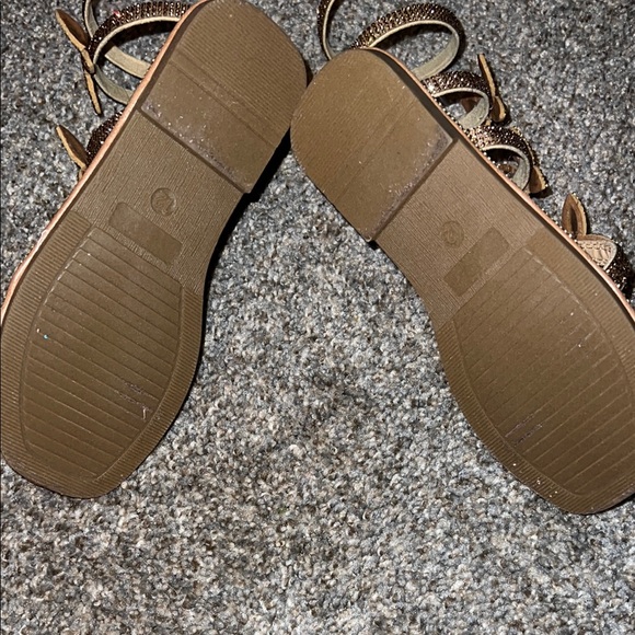 Elegant Butterfly Embellished Sandals - Picture 4 of 5